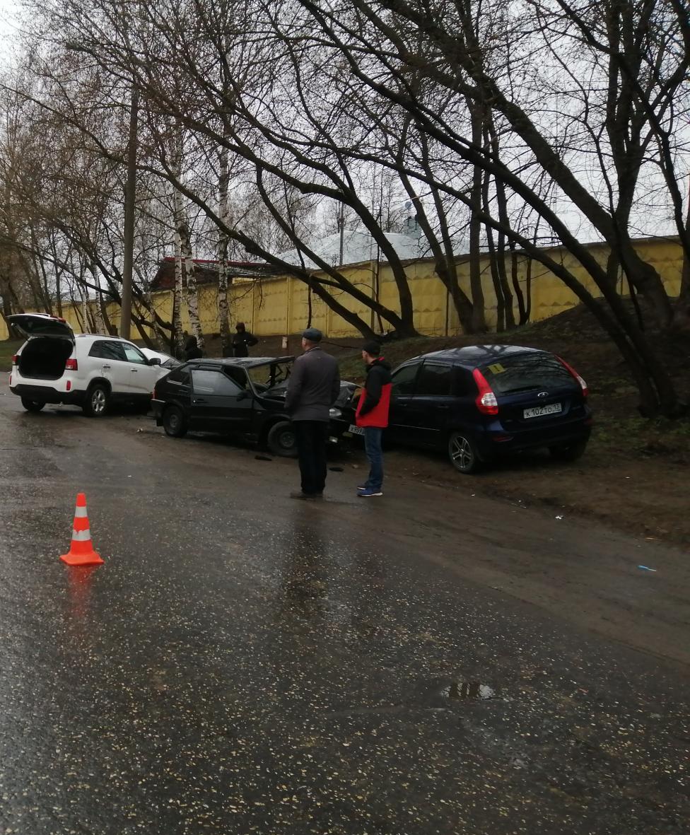 фото дтп 10.04.2020 (1).jpg